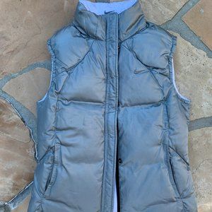 NIKE WOMEN'S REVERSIBLE 550 DUCK DOWN PUFFER VEST